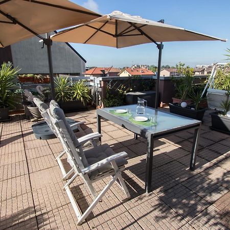 The Little Penthouse Apartment Seregno Bagian luar foto