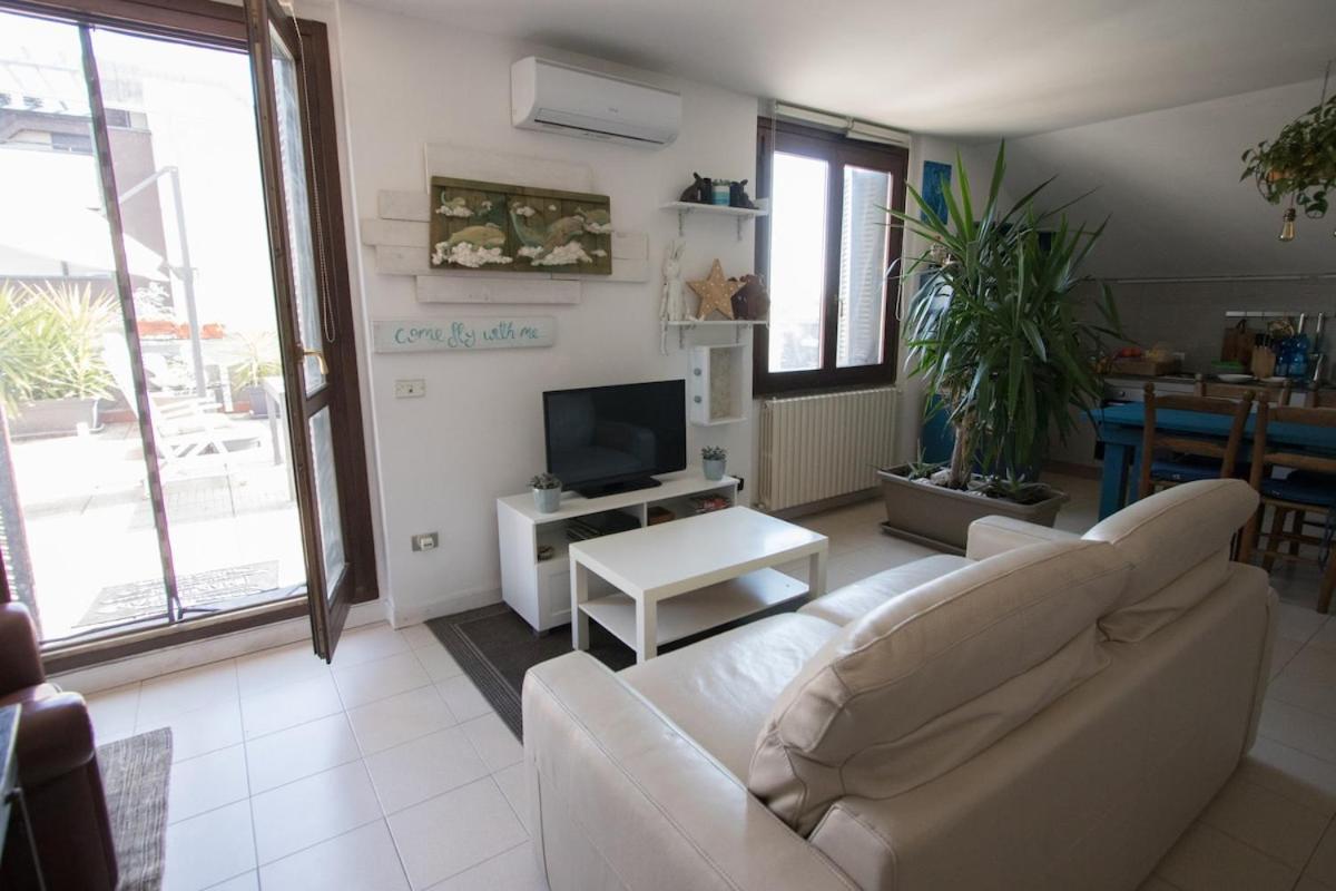 The Little Penthouse Apartment Seregno Bagian luar foto