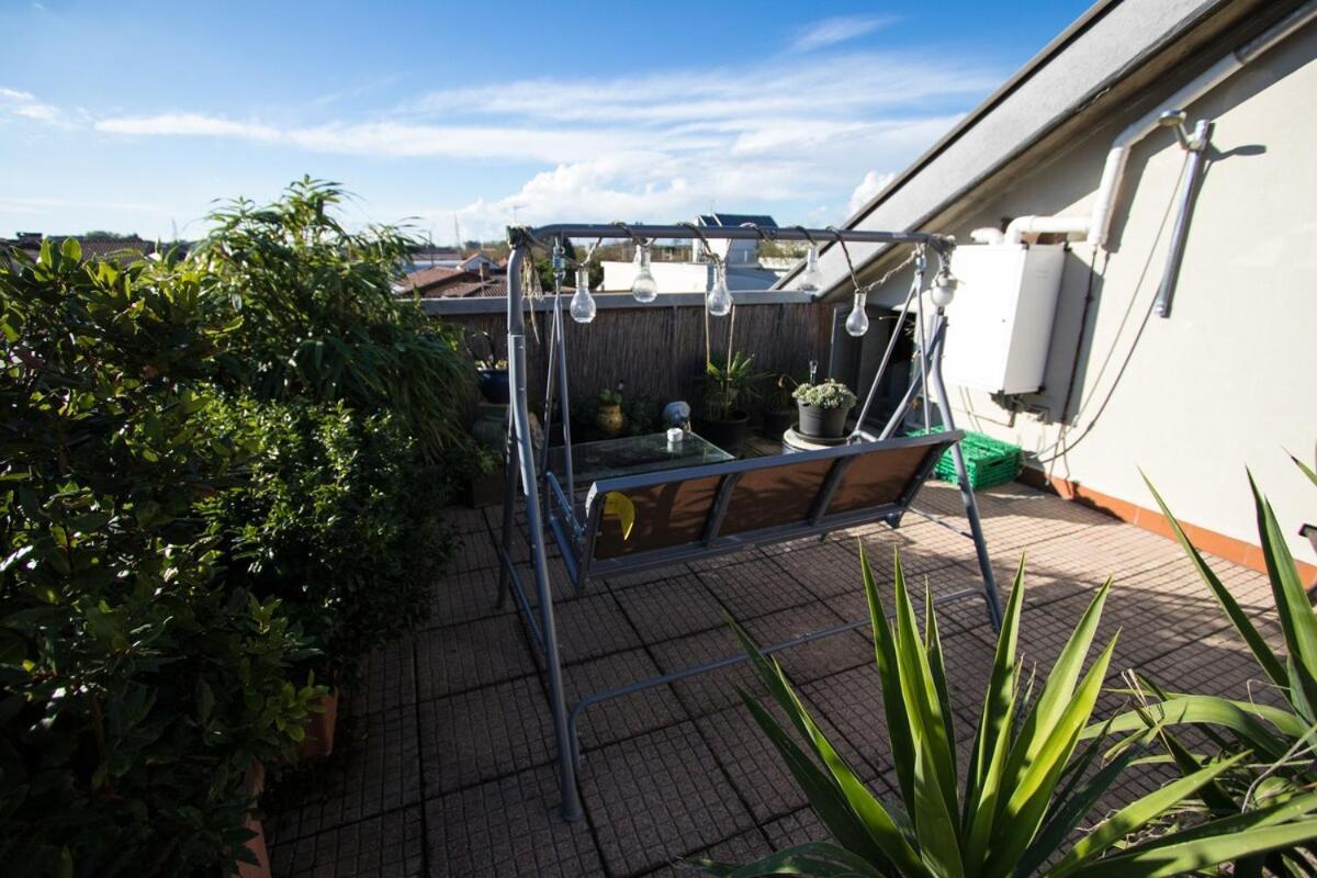 The Little Penthouse Apartment Seregno Bagian luar foto