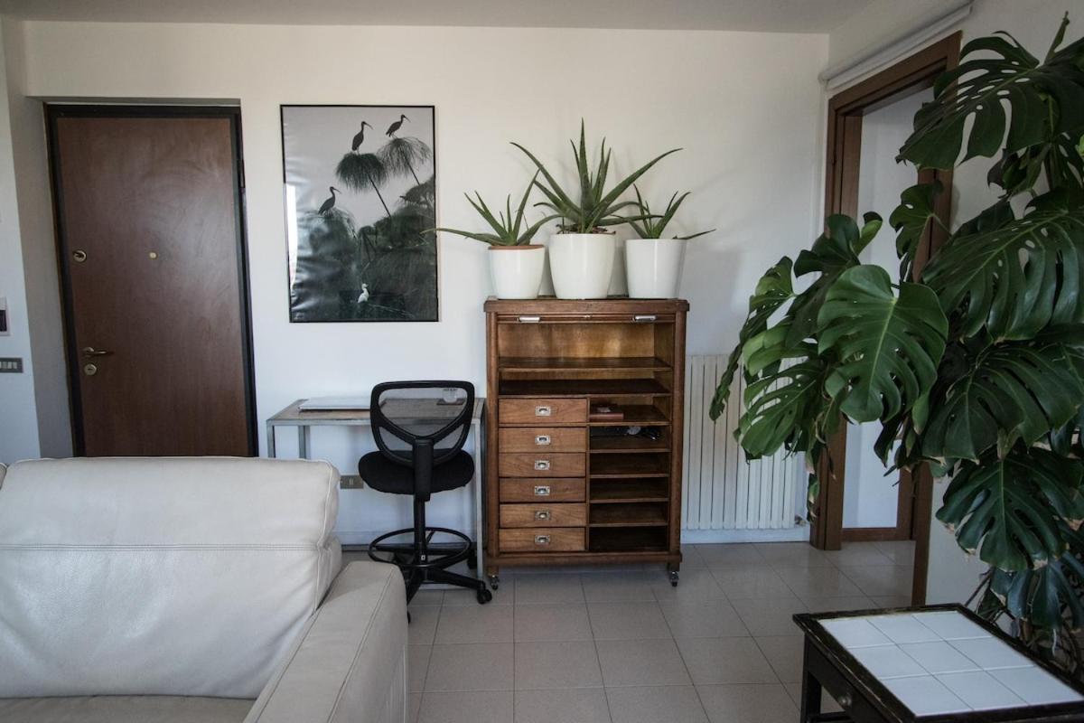 The Little Penthouse Apartment Seregno Bagian luar foto